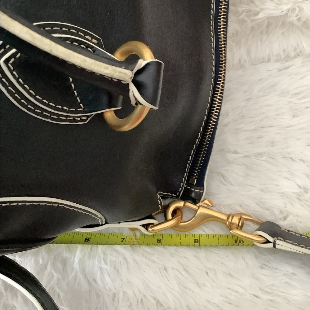 Dooney and Bourke black satchel in smooth leather - Picture 11 of 11